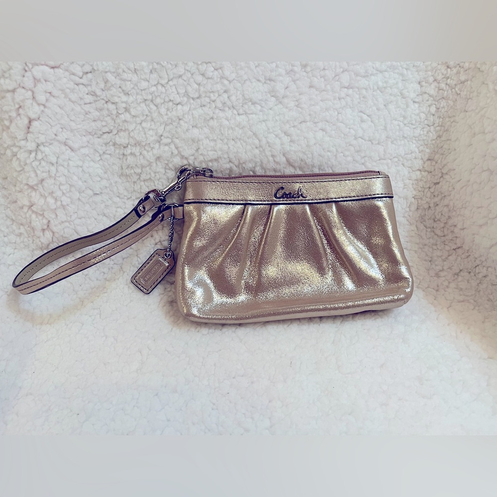 Pre-Owned Coach Champagne Shimmer Leather Wristlet